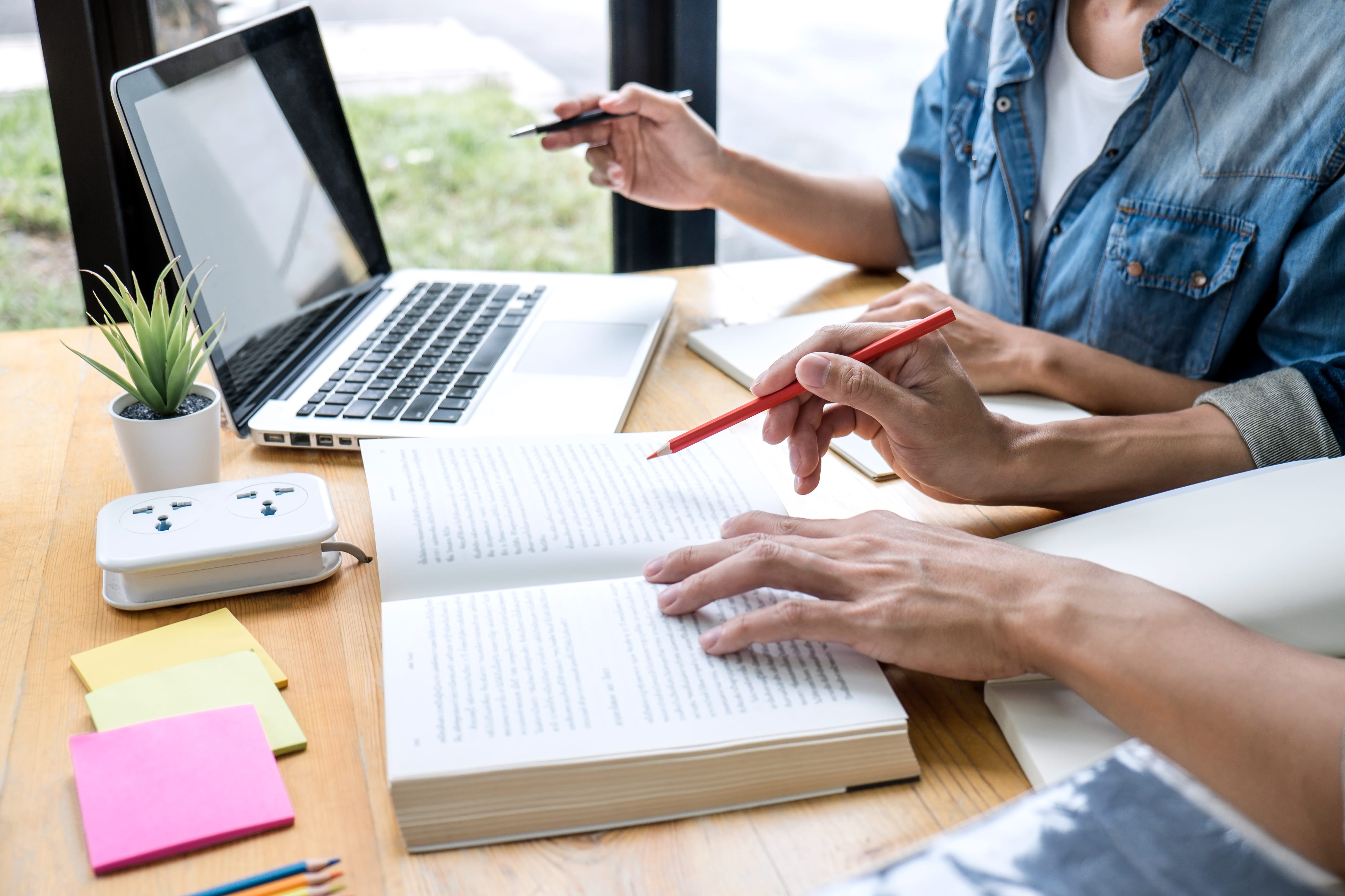 high-school-students-classmates-with-helps-friend-homework-learning-min